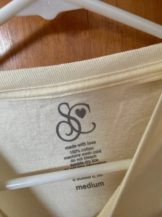 Sabrina Carpenter Graphic Tee - Picture 3 of 4